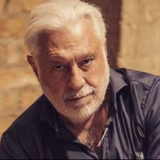 Ricardo M. 64 años